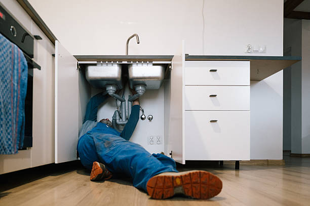 Professional Emergency Plumber technician working in Bickleton, WA